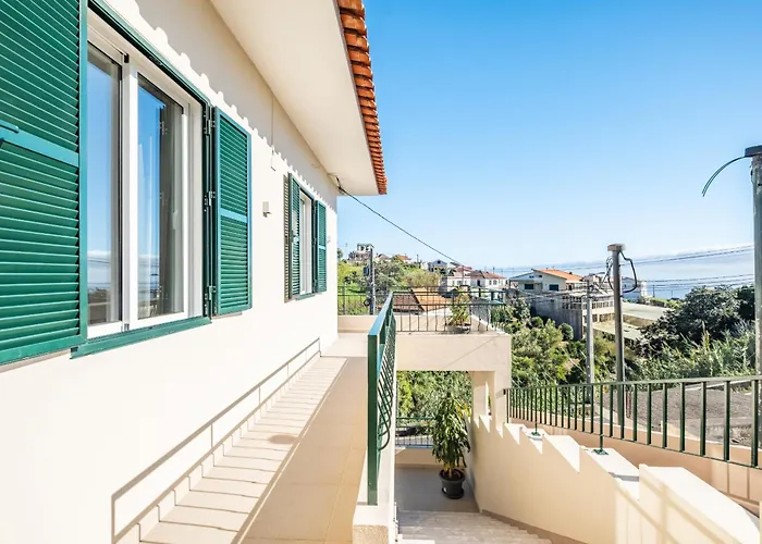 Johns By Homie Canhas