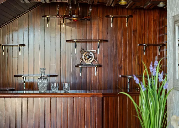 Johns By Homie Canhas