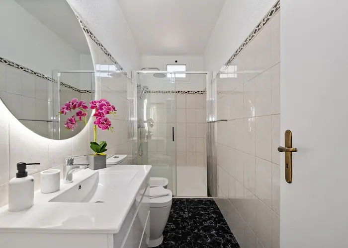 Johns By Homie Villa *