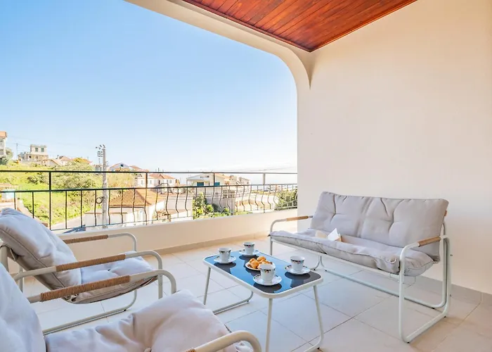 Johns By Homie Canhas